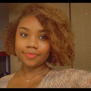 Meet your Posher, Mia